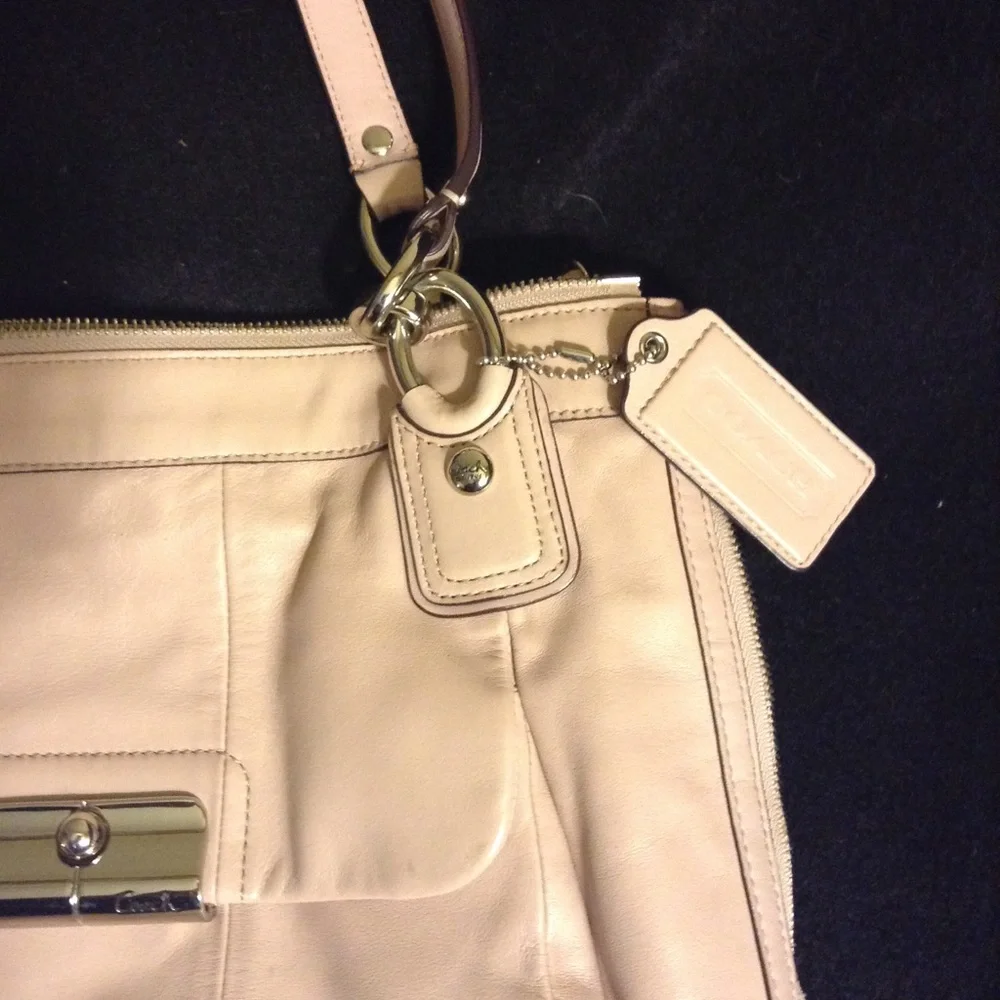 Coach expandable sides